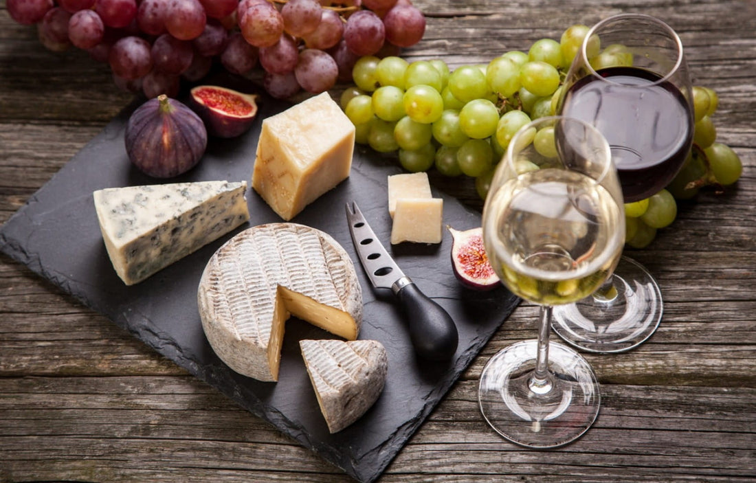 🧀🍷 Ost og vin: Den uventede duo – prøv det herhjemme - DH Wines